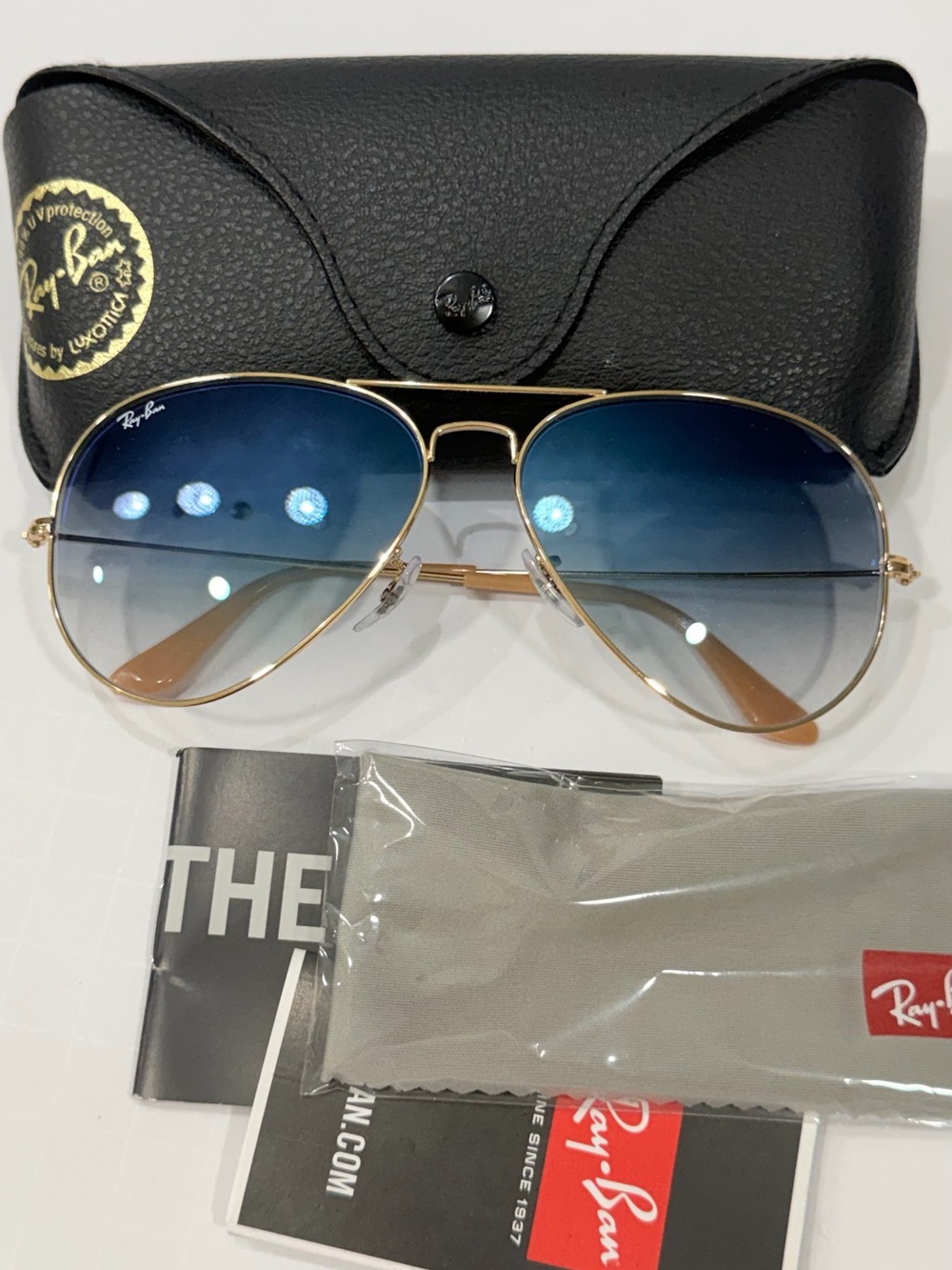 Unisex Ray-Ban Gold Frame Aviator Sunglasses with Blue Gradient Lenses
